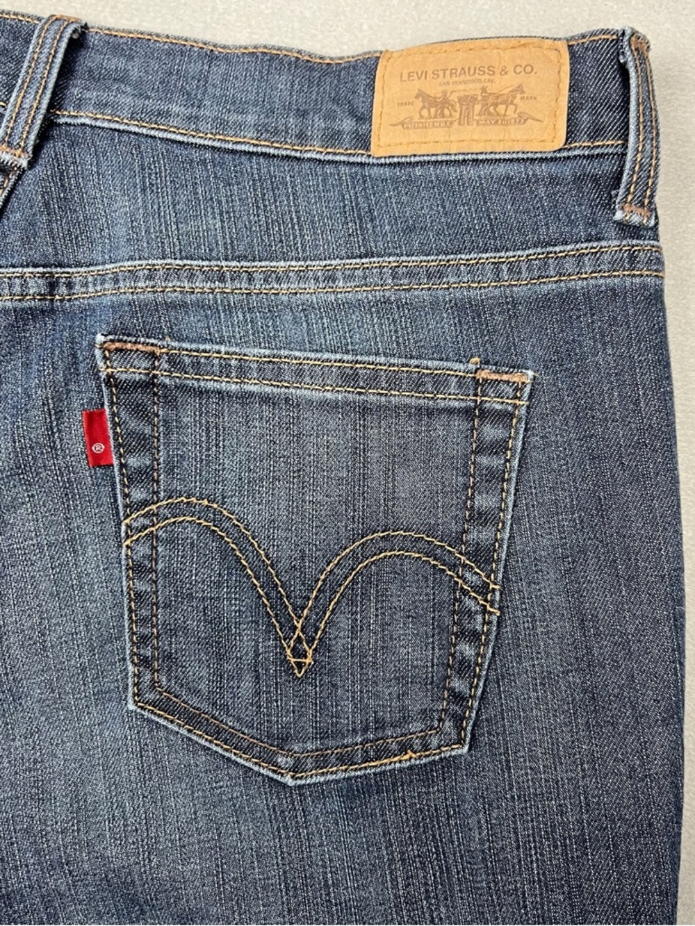 Vintage Levi’s 515 Boot Cut Women’s 6M 32x31 Denim Jeans Cowgirl Flare Faded Y2K - Picture 5 of 10